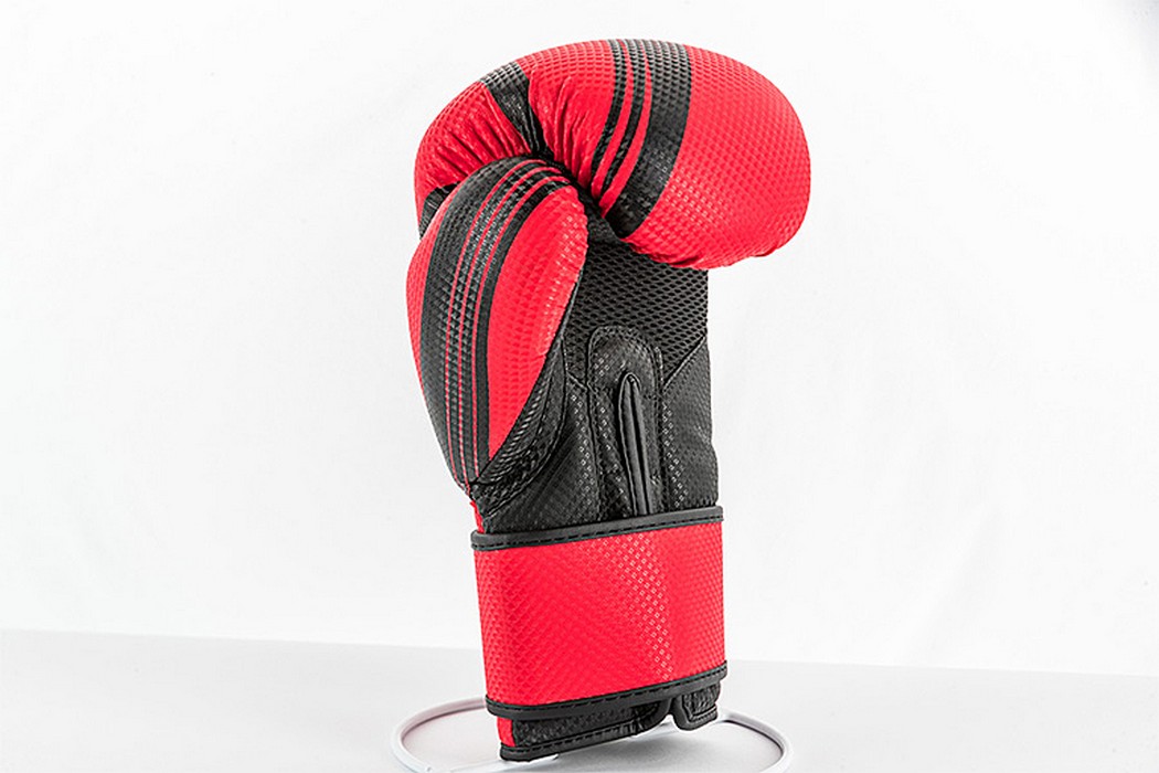 Боксерские перчатки UFC PRO Performance Rush Red,12oz 1050_700