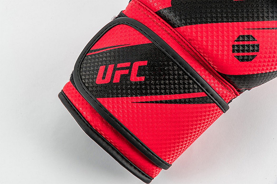 Боксерские перчатки UFC PRO Performance Rush Red,14oz 1050_700