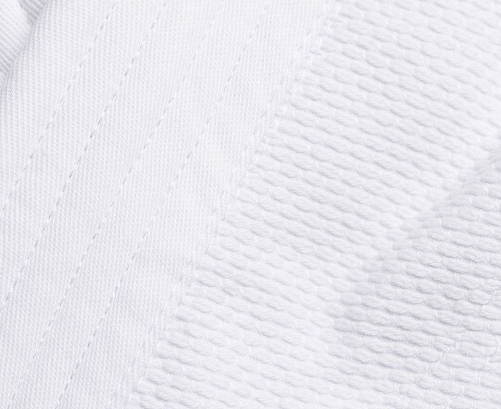 Кимоно для дзюдо с поясом подростковое Adidas Club белое с черными полосками 979_800